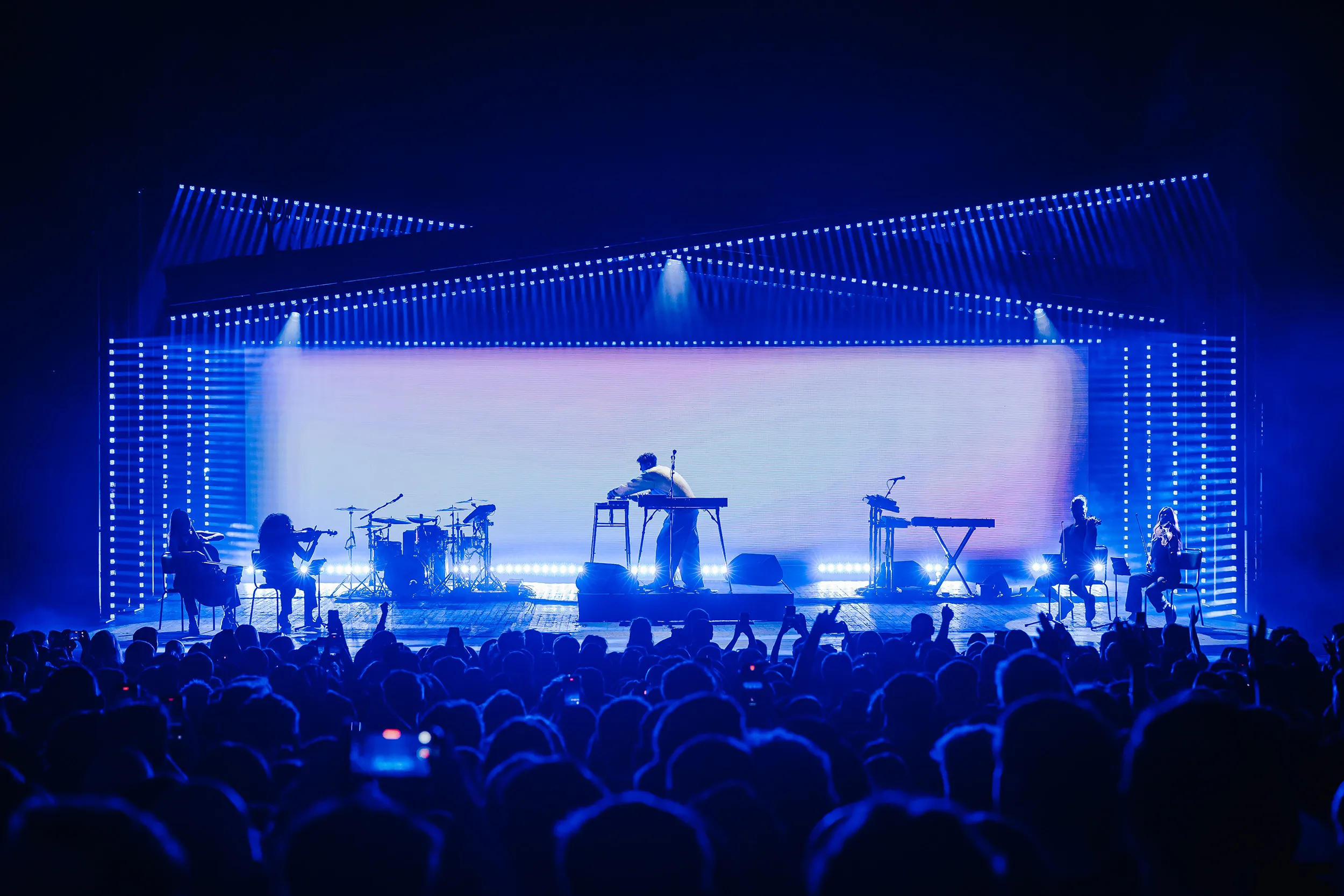 Brixton Academy show, screen in blue