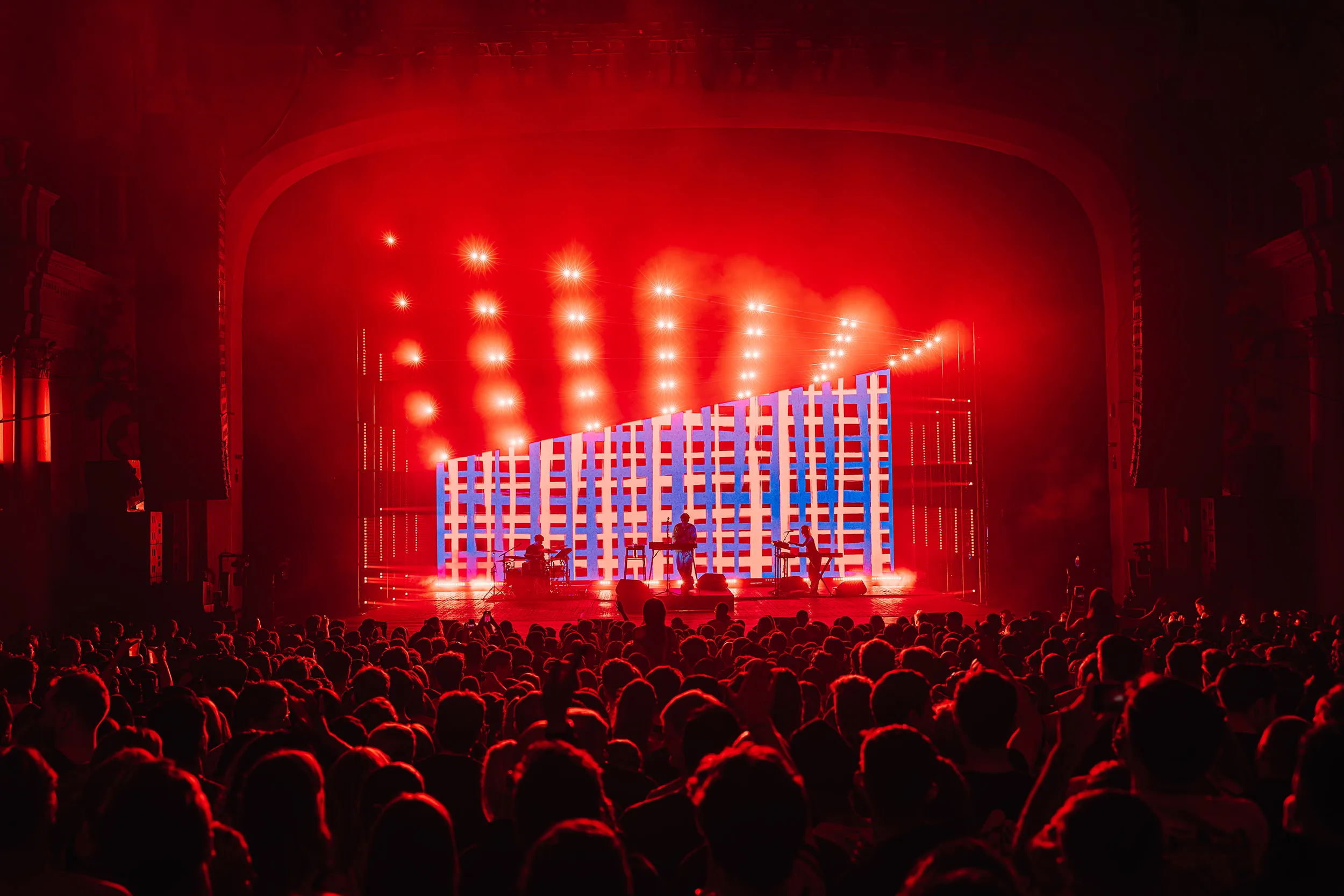 The screen masking effect in use at Brixton Academy